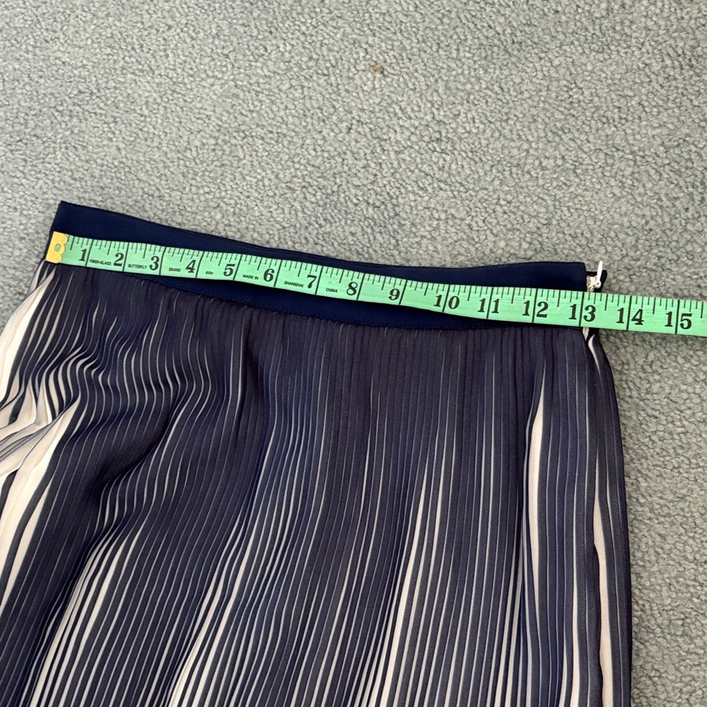 Elegant Navy Blue Pleated Skirt - Picture 6 of 7
